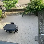 Maison Proche De La Cite Avec Jardin